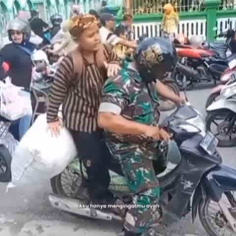 Momen TNI Jemput Anaknya Pakai Motor Butut Sambil Bawa Rumput, Aksinya Bikin Para Anak 'Kolong' Terharu