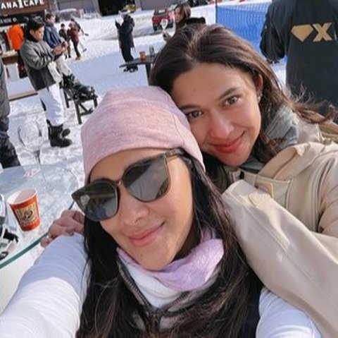 7 Potret Liburan Naysila Mirdad ke Niseko-Jepang, Asyik Main Ski Bersama Nana Mirdad - Kompak Tampil Cantik di Tengah Cuaca Dingin