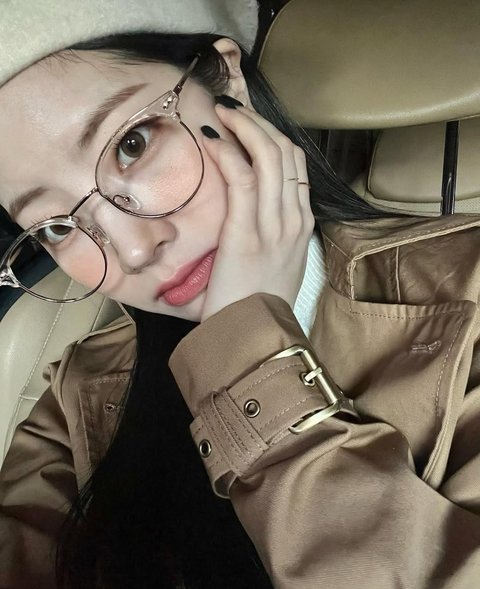 Gangguan Penglihatan Tak Halangi Karier, 8 Idol Korea Ini Jadi Inspirasi