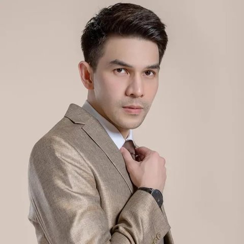 Entah dari mana asalnya, beredar isu Jonathan Frizzy dan Ririn Dwi Ariyanti nikah siri setelah mereka pacaran. Kabar ini dibantah pihak keluarga sang aktor. (Foto: Dok. Instagram @ririndwi