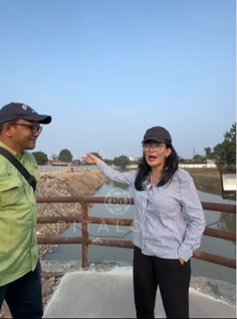 Rieke Oneng kunjungi Kalibaru, Bekasi tinjau normalisasi kali Bekasi.