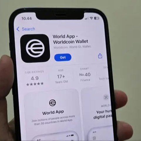 Logo perusahaan World yang kini izinnya dihentikan sementara Kementerian Komunikasi dan Digital/Komdigi. (Istimewa)