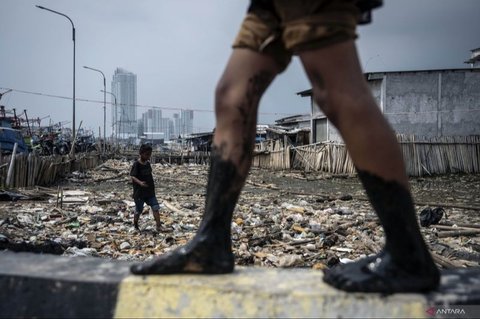 Pemerintah menargetkan kemiskinan ekstrem nol persen pada 2026 dan kemiskinan relatif 4,5-5 persen pada 2029;  seberapa realistiskah target ambisius ini mengingat tren penurunan kemiskinan yang melambat?