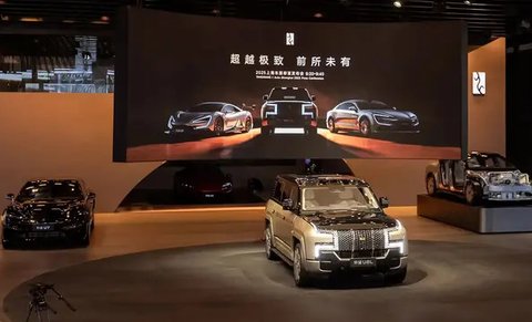 Debut BYD Yangwang U8L di Shanghai, SUV Listrik Mewah dengan Tenaga 1.180 Hp (Carnewschina)