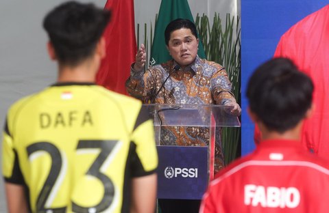 Ketua PSSI, Erick Thohir saat melakukan peresmian FIFA Arena Indonesia di Oase Park Ciputat, Tangerang Selatan, Selasa (06/05/2025).