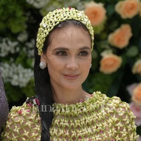 MC menyebut bahwa pecahan kendi bisa memprediksi keturunan setelah menikah. Dari pecahan kendi, diprediksi anak Luna Maya adalah laki-laki. Hal ini pun mengejutkan Luna Maya.