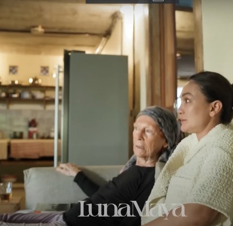 7 Potret Dapur Sederhana di Rumah Desa Maya Ibunda Luna Maya, Masih Pakai Kompor Sejuta Umat hingga Magic Com dan Oven Jadul