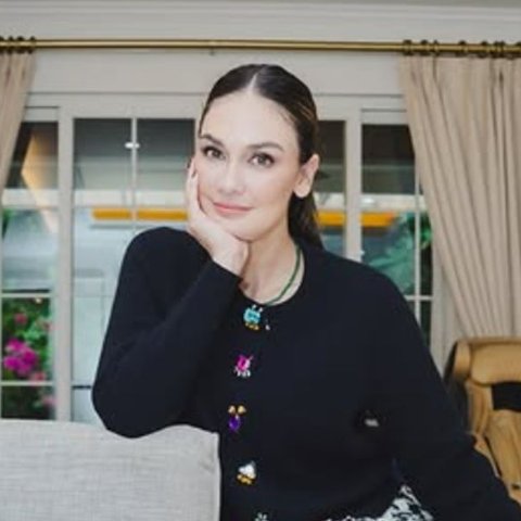 Potret Dapur Mewah Luna Maya (Image: Youtube/Luna Maya)
