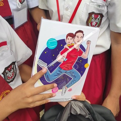 Hadiah dari Gibran untuk murid SD di Kupang