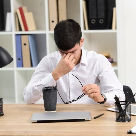 Ilustrasi Karyawan Sedih