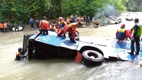 PO Sriwijaya Terjun ke Jurang di Pagaralam