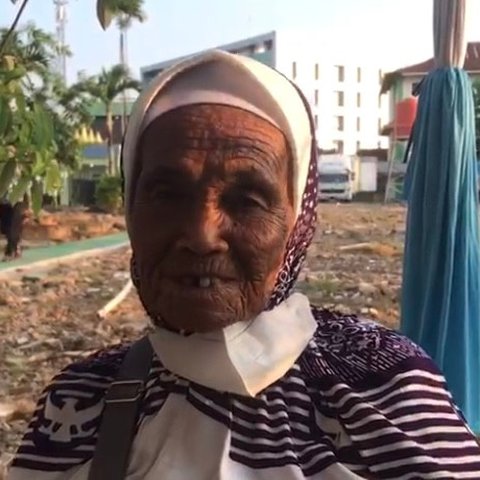 Nenek Sutiah Naik Haji Diusia 107 Tahun