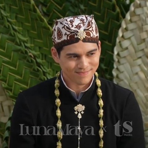 Potret Ganteng dan Gagah Maxime Bouttier dalam Balutan Beskap Hitam di Momen Akad Nikah