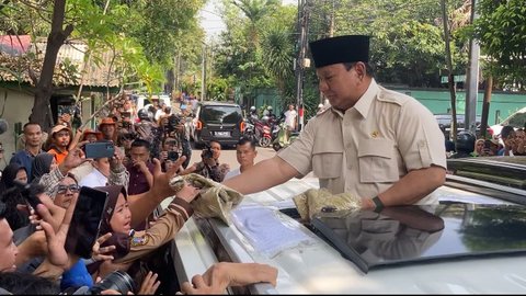 prabowo subianto bagikan kaos