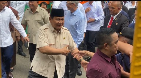 prabowo subianto bagikan kaos