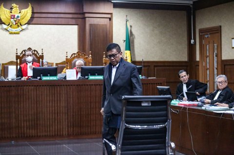 Hasto Kristianto menjalani sidang lanjutan kasus suap Pergantian Antarwaktu (PAW) yang melibatkan Harun Masiku di Pengadilan Tindak Pidana Korupsi (Tipikor) Jakarta, Rabu (7/5/2025).
