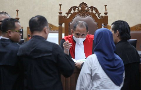 Mantan anggota DPR dari Fraksi PDI Perjuangan (PDIP), Riezky Aprilia menjadi saksi dalam sidang lanjutan kasus suap Pergantian Antarwaktu (PAW) yang melibatkan Harun Masiku dengan terdakwa Hasto Kristiyanto di Pengadilan Tindak Pidana Korupsi (Tipikor) Jakarta, Rabu (7/5/2025).