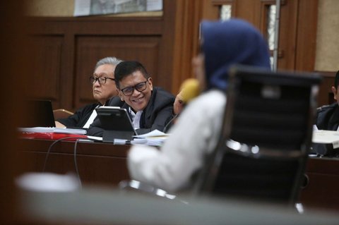 Hasto Kristianto menjalani sidang lanjutan kasus suap Pergantian Antarwaktu (PAW) yang melibatkan Harun Masiku di Pengadilan Tindak Pidana Korupsi (Tipikor) Jakarta, Rabu (7/5/2025).