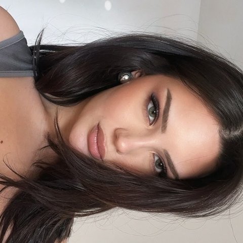 Iludtrasi Penggunaan Nude Eyeliner pada Lengkungan Bibir (&copy;Pinterest)