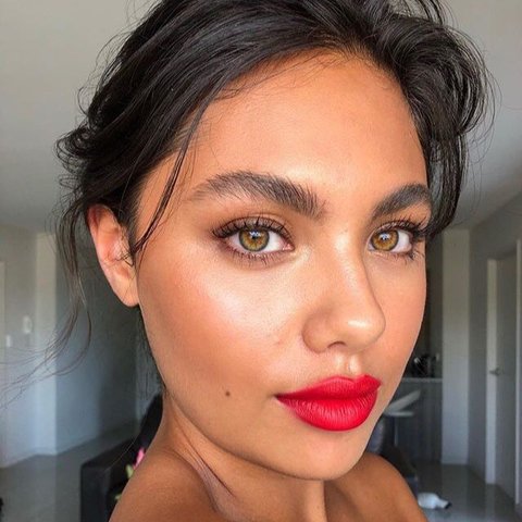 Penggunaan Nude Eyeliner untuk Menutupi Noda dan Bintik Kecil (&copy;Pinterest)