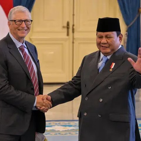 Kedatangan Bill Gates di Istana Merdeka, Jakarta dikabarkan untuk membahas berbagai isu strategis terkait pembangunan berkelanjutan di Indonesia. (BAY ISMOYO/AFP)