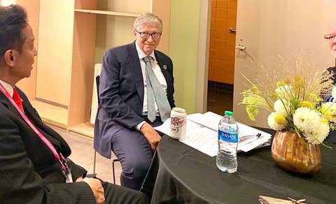 Menkes Budi Gunadi Sadikin Berbincang dengan Bill Gates bahas vaksin TBC. Dok. Sehat Negeriku/Kemenkes