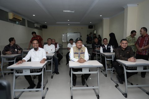 Mensos Gus Ipul saat dialog dengan keluarga calon siswa di Aula Kampus 1 BPSDM Pemerintah Provinsi Sulawesi Selatan