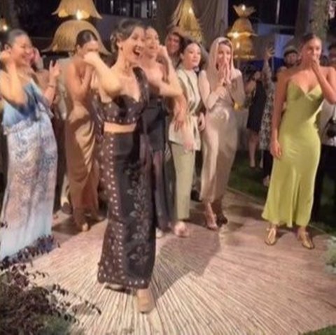 Dari Olla Ramlan - Cinta Laura, Sederet Seleb Ini Ikut Perebutkan Buket Bunga Pernikahan Luna Maya - Heboh saat Momen Pelemparan