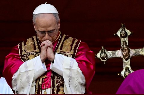 Paus Leo XIV yang baru terpilih, Robert Prevost (08/05 2025).