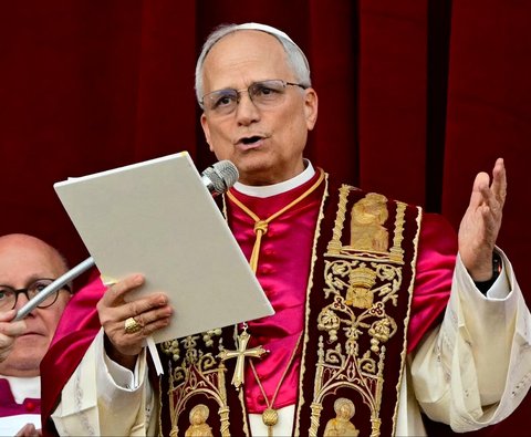 Kardinal Robert Francis Prevost dari Amerika Serikat terpilih menjadi paus baru menggantikan Paus Fransiskus pada Kamis, (08/05/2025) waktu setempat