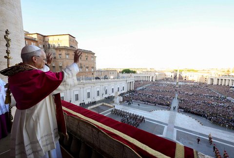 Kardinal Robert Francis Prevost dari Amerika Serikat terpilih menjadi paus baru menggantikan Paus Fransiskus pada Kamis, (08/05/2025) waktu setempat