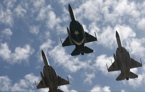 Jet tempur generasi ketiga Angkatan Udara Pakistan JF-17 Thunders telah ditingkatkan untuk mengecoh pertahanan udara India.