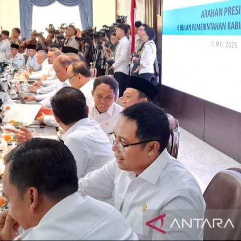 Hasan Nasbi kembali menjabat Kepala Sekretariat Presiden (PCO) setelah Presiden Prabowo Subianto memerintahkannya untuk kembali bertugas, meskipun sebelumnya telah mengajukan surat pengunduran diri.