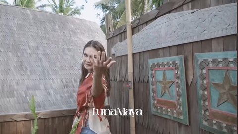 5 Potret Penginapan Terbaru Desa Maya di Bali, Luna Maya Syok Shower di Luar Kamar Mandi - Dilengkapi Dapur