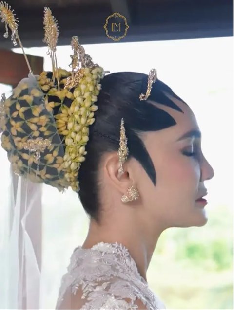 Potret Luna Maya Sebelum dan Sesudah Make Up Akad Nikah