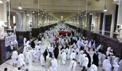 Banyak calon jemaah haji lansia, Menko PMK rencanakan haji dibatasi satu kali mempersingkat antrean.