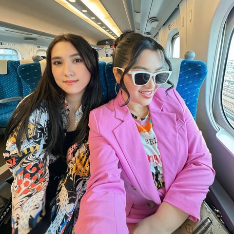 Potret Fitri Carlina Sudah Tiba di Osaka, Siap Dukung Langsung Timnas Indonesia Vs Jepang di Stadion
