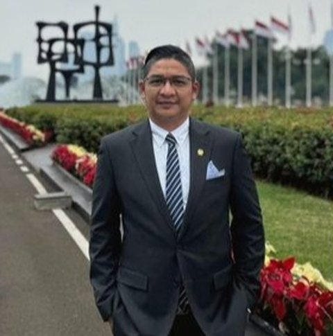 Dari Panggung ke Parlemen: Pasha Ungu, Perjalanan Karier Musisi Menjadi Politikus