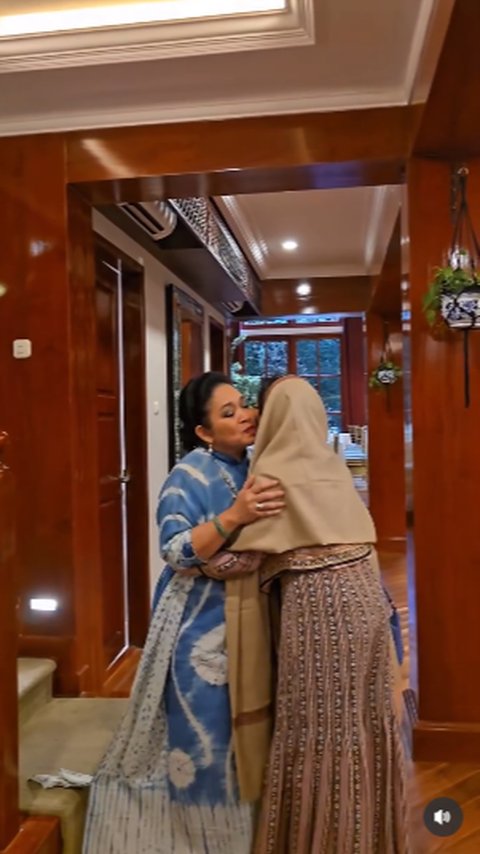 Momen Wamen Stella Kunjungi Kediaman Prabowo, Disambut Titiek Soeharto Pesonanya Cantik Banget