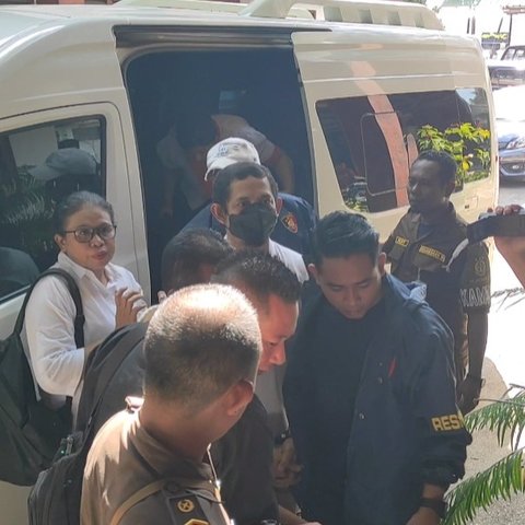 Eks Kapolres Ngada AKBP Fajar Lukman Diserahkan ke Kejaksaan