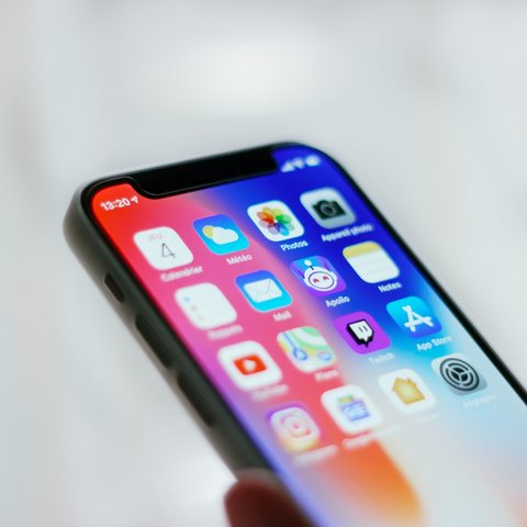 How to use iPhone or iPad to scan a document on MacBook.