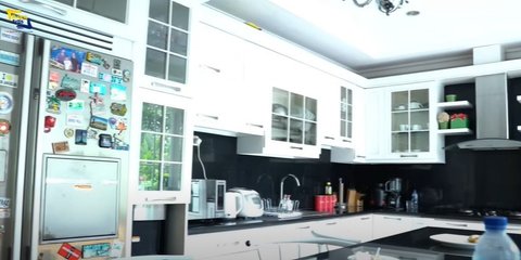 5 Potret Dapur Diah Permatasari yang Elegan dan Mewah, Desain Klasik & Semua Perabotan Tertata Apik