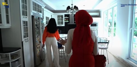 5 Potret Dapur Diah Permatasari yang Elegan dan Mewah, Desain Klasik & Semua Perabotan Tertata Apik