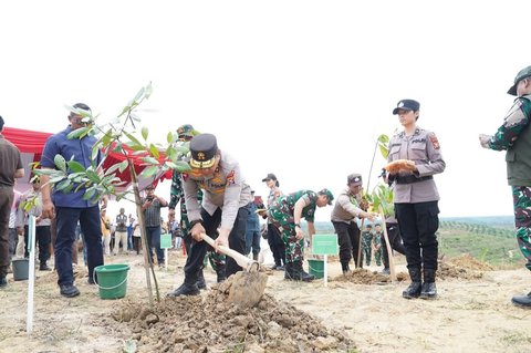 Ramai-Ramai Jenderal TNI dan Polisi 'Jalan-Jalan' ke Hutan, Ada Momen Irjen Herry Heryawan Pose Bareng Gajah