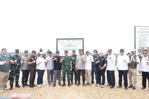 Ramai-Ramai Jenderal TNI dan Polisi 'Jalan-Jalan' ke Hutan, Ada Momen Irjen Herry Heryawan Pose Bareng Gajah