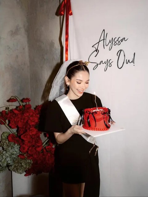Inspirasi Model Dress Bridal Shower ala Alyssa Daguise