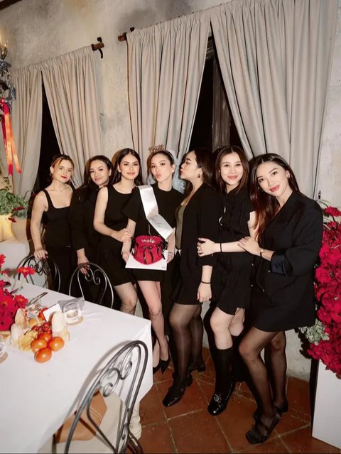 Inspirasi Model Dress Bridal Shower ala Alyssa Daguise