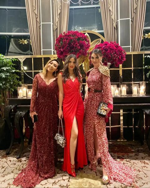 Inspirasi Dress Panjang Belah Samping Nia Ramadhani