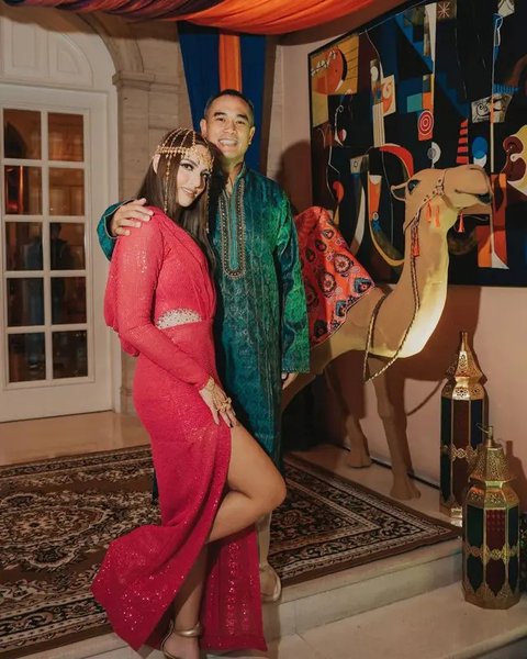 Inspirasi Dress Panjang Belah Samping Nia Ramadhani