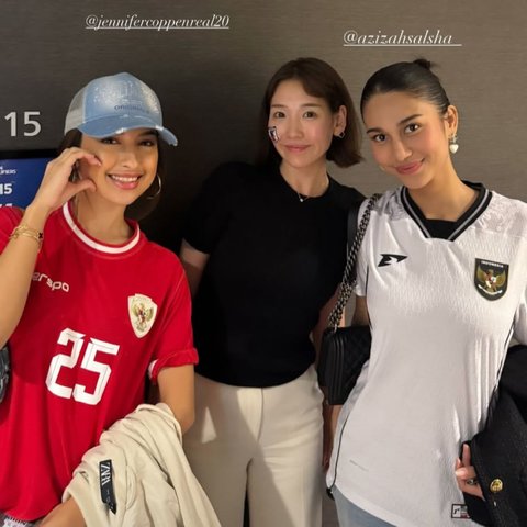 Potret Cantik Duo Bestie Jennifer Coppen dan Azizah Salsha Nonton Bareng Timnas Indonesia di Jepang